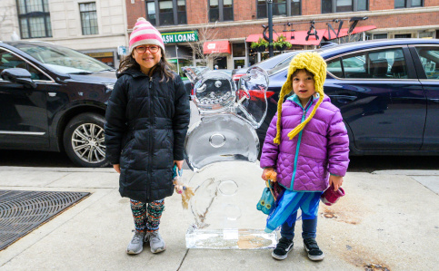 kids with ice